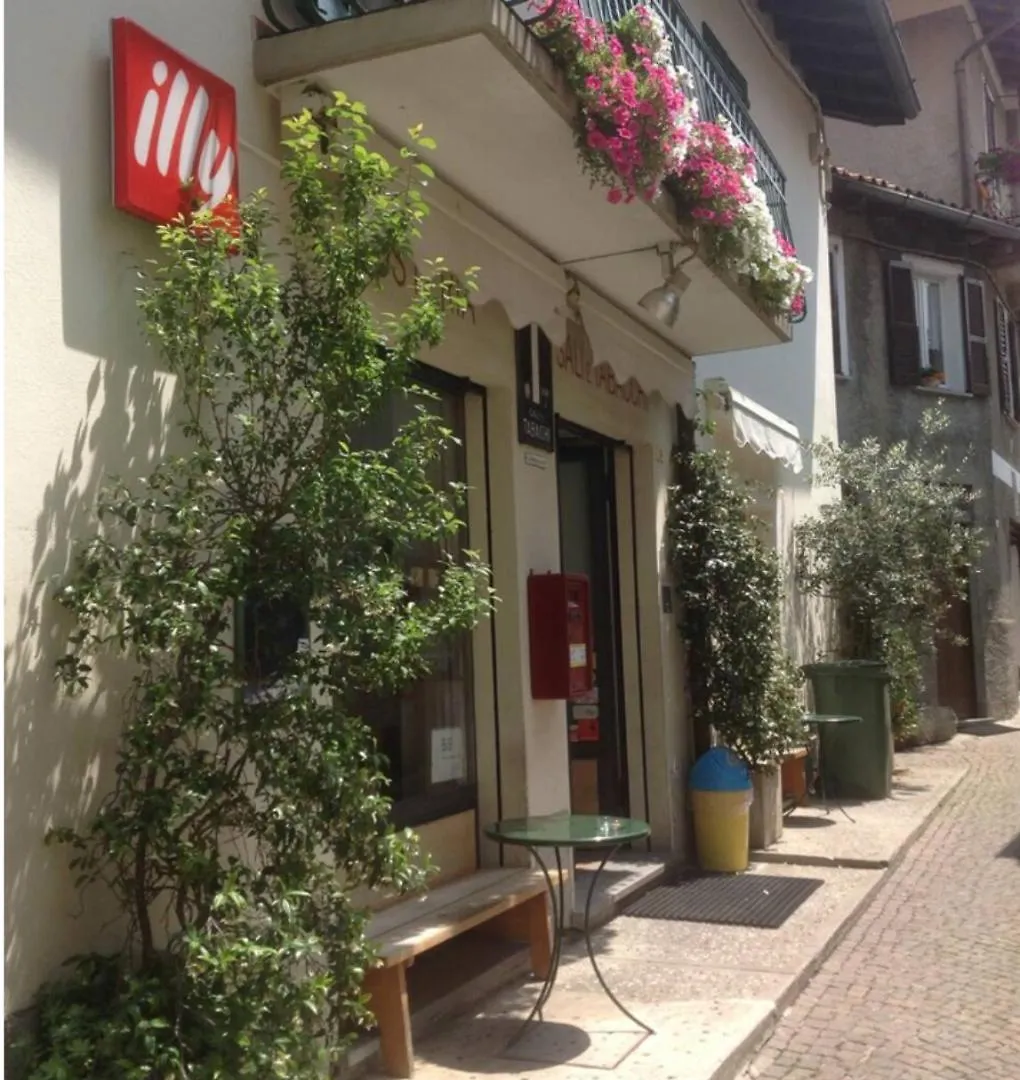 Alla Torre Del Barbarossa Bed & Breakfast Mandello del Lario
