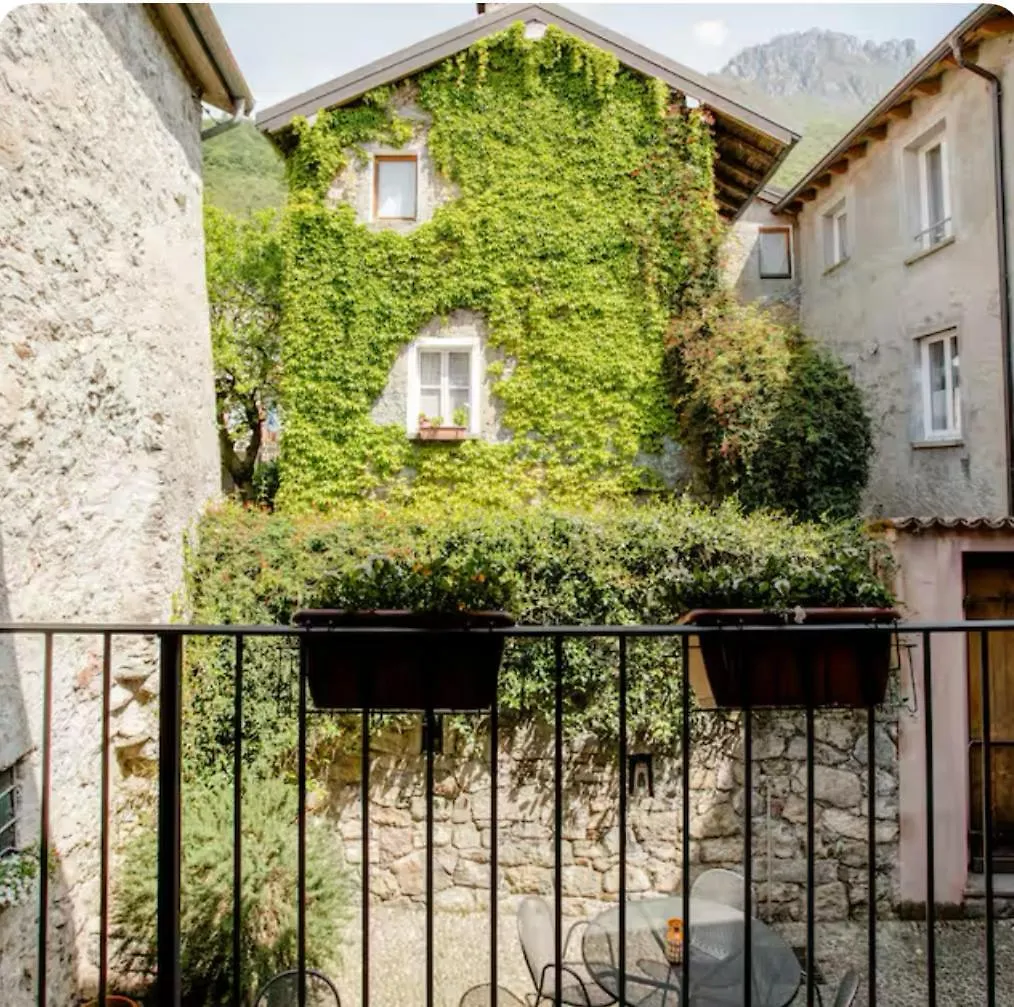 Alla Torre Del Barbarossa B&B Foresteria Mandello del Lario 0*,