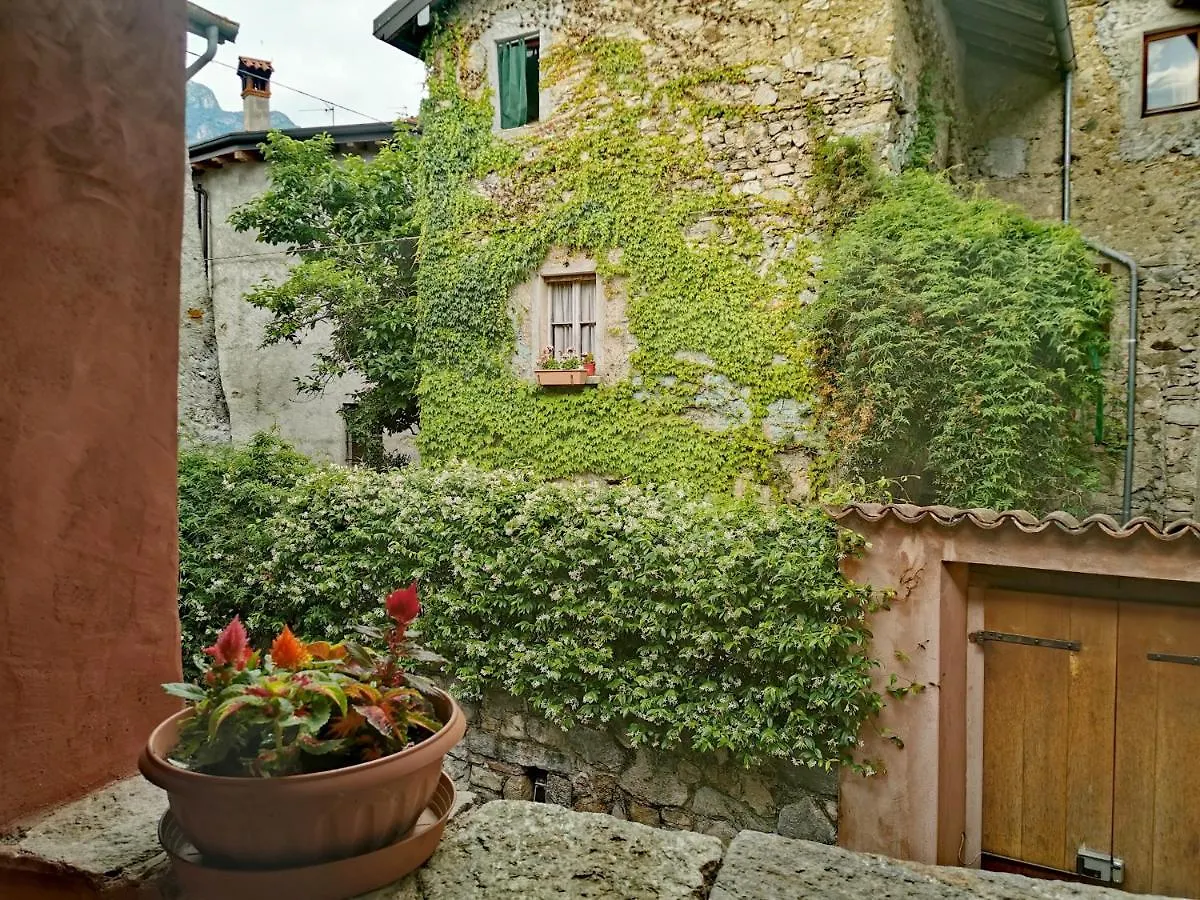 Alla Torre Del Barbarossa B&B Foresteria Mandello del Lario Włochy