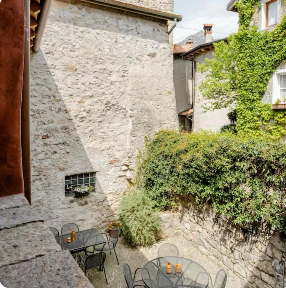 Alla Torre Del Barbarossa B&B Foresteria Mandello del Lario 0*,  Włochy