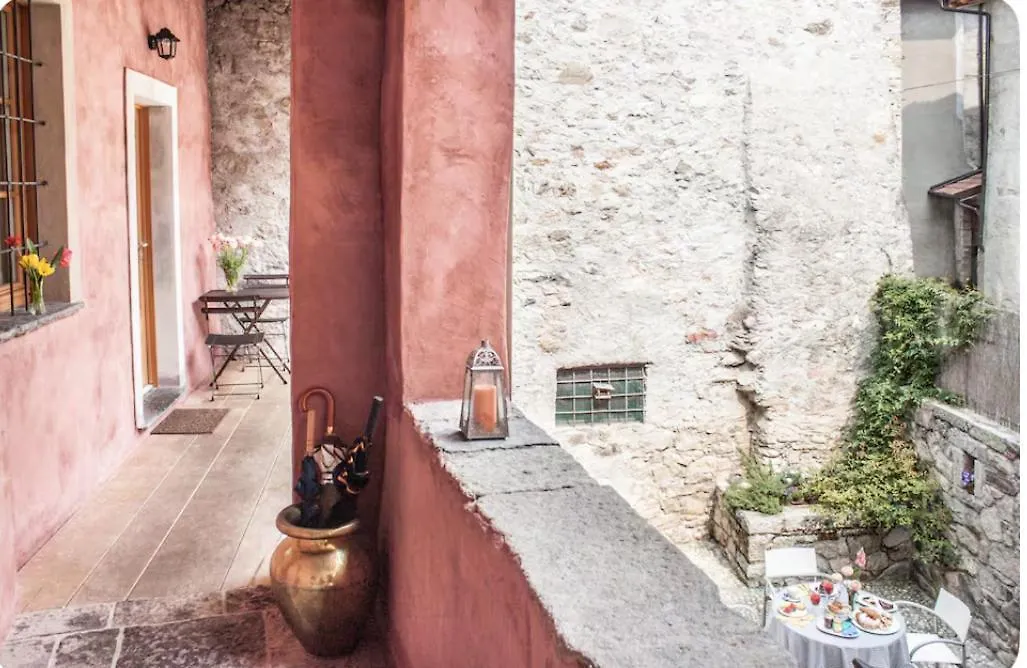 Nocleg ze śniadaniem Alla Torre Del Barbarossa B&B Foresteria Mandello del Lario Włochy