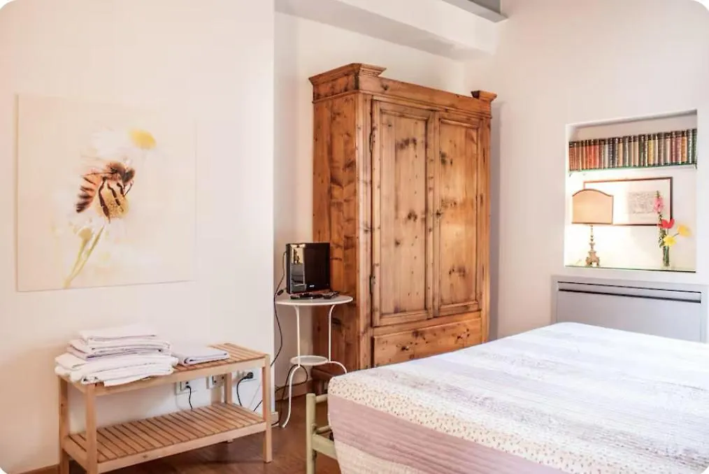 Nocleg ze śniadaniem Alla Torre Del Barbarossa B&B Foresteria Mandello del Lario Włochy