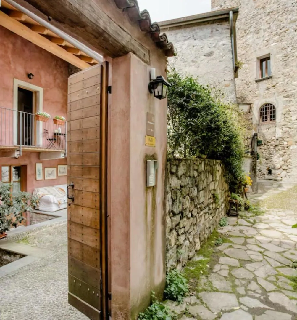 Alla Torre Del Barbarossa B&B Foresteria Mandello del Lario Nocleg ze śniadaniem