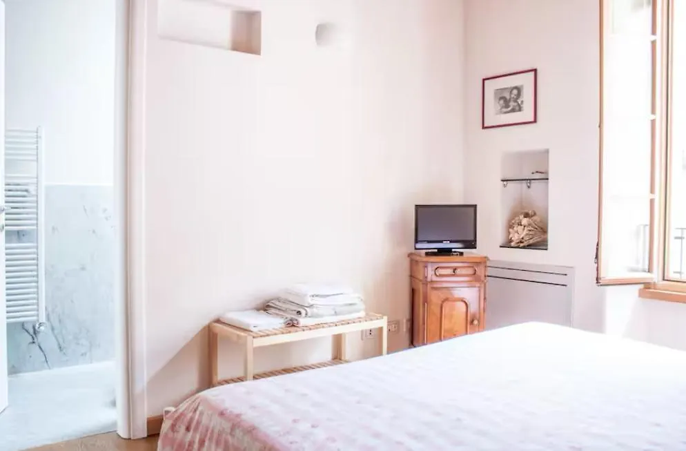 Nocleg ze śniadaniem Alla Torre Del Barbarossa B&B Foresteria Mandello del Lario Włochy